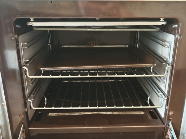 Cucina con forno elettrico