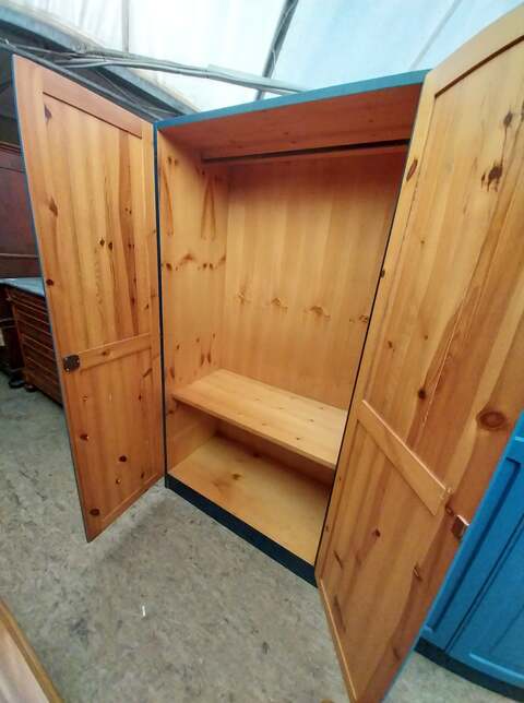 Armadio blu in legno 4 ante Armadio blu in legno 4 ante