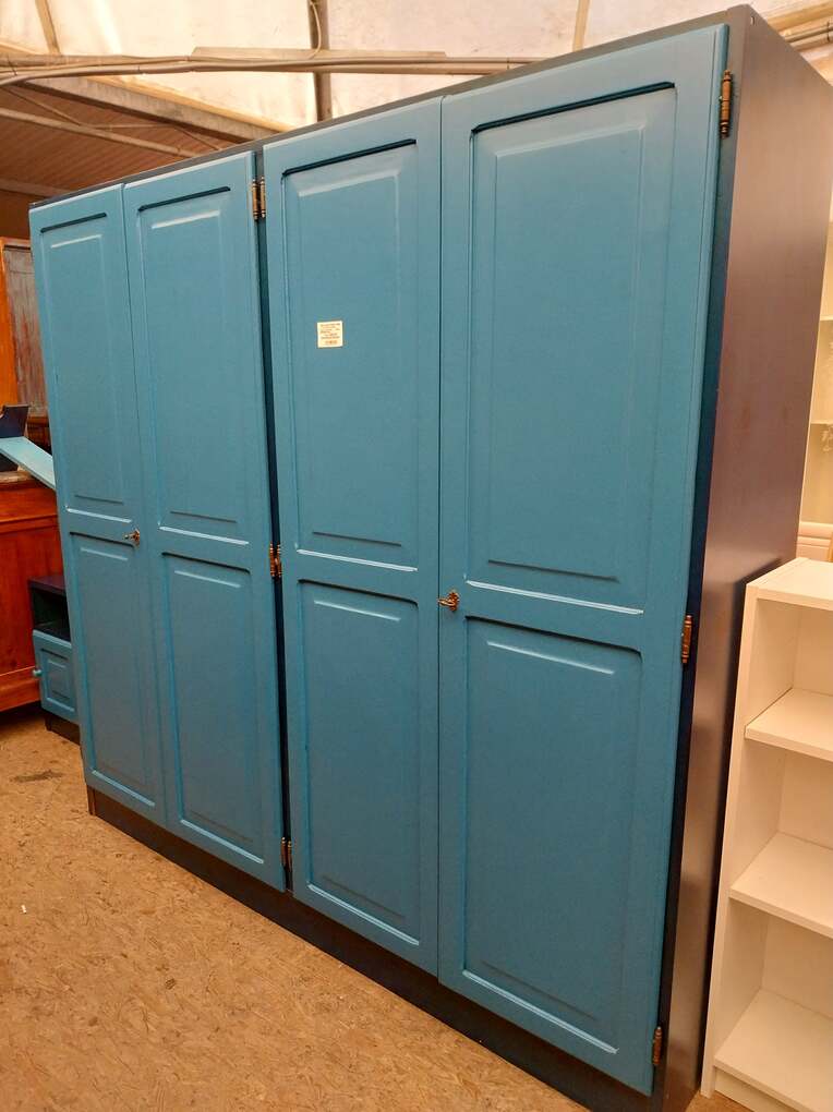 Armadio blu in legno 4 ante Armadio blu in legno 4 ante